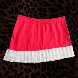 Vintage Y2K Nike Women's Vibrant Coral Pink Skirt with White Pleats